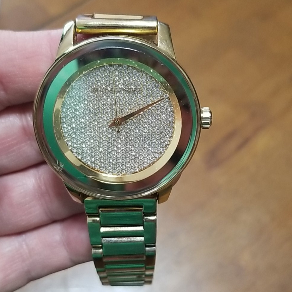 Watch - Picture 2 of 3